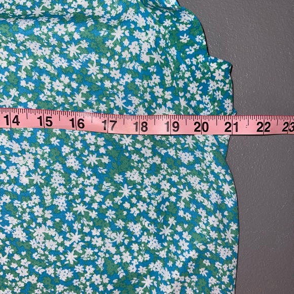 Loft Outlet Size M office wear, puff sleeve, ruffled neck top in great condition - Picture 10 of 13